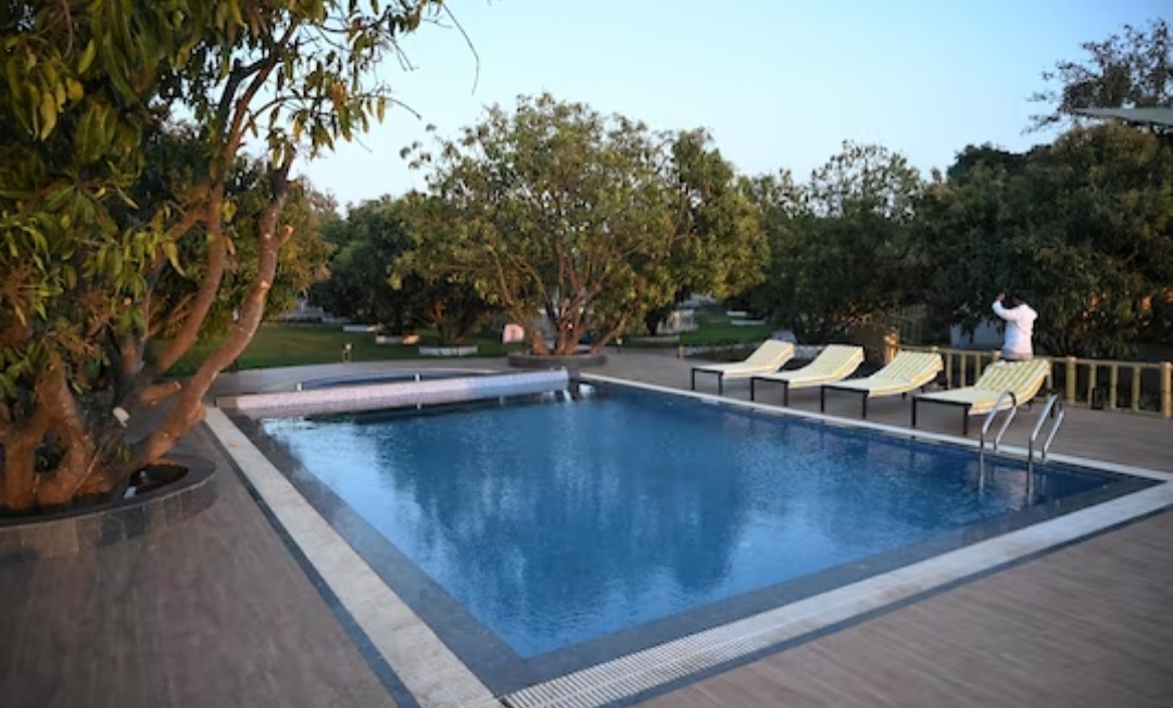 resorts for corporate outing near Mumbai with a big lawn and pool