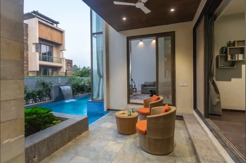 villas near pune with a swimming pool