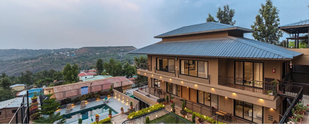 villas near pune with a swimming pool