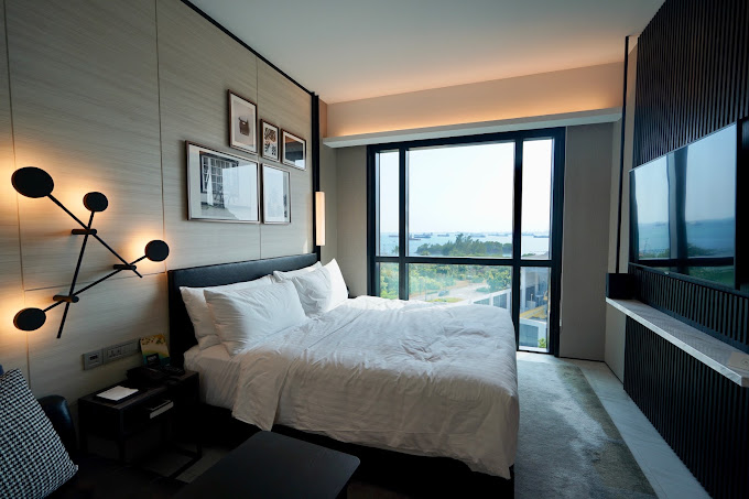 Beachside getaway lodge: bedroom