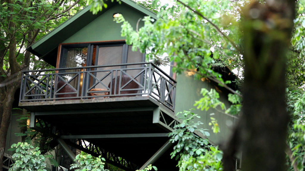 romantic tree houses in India