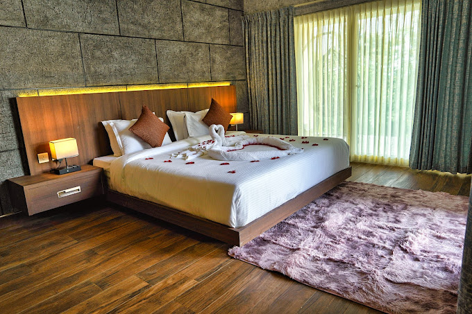 Treetop Escape Resorts & Spa: luxury jungle resorts in india bedroom view