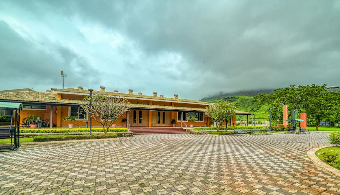 resorts in igatpuri with a swimming pool