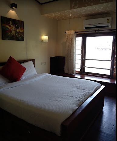 Resorts in Kumarakom: Kerakla Backwater Cruise Bedroom view