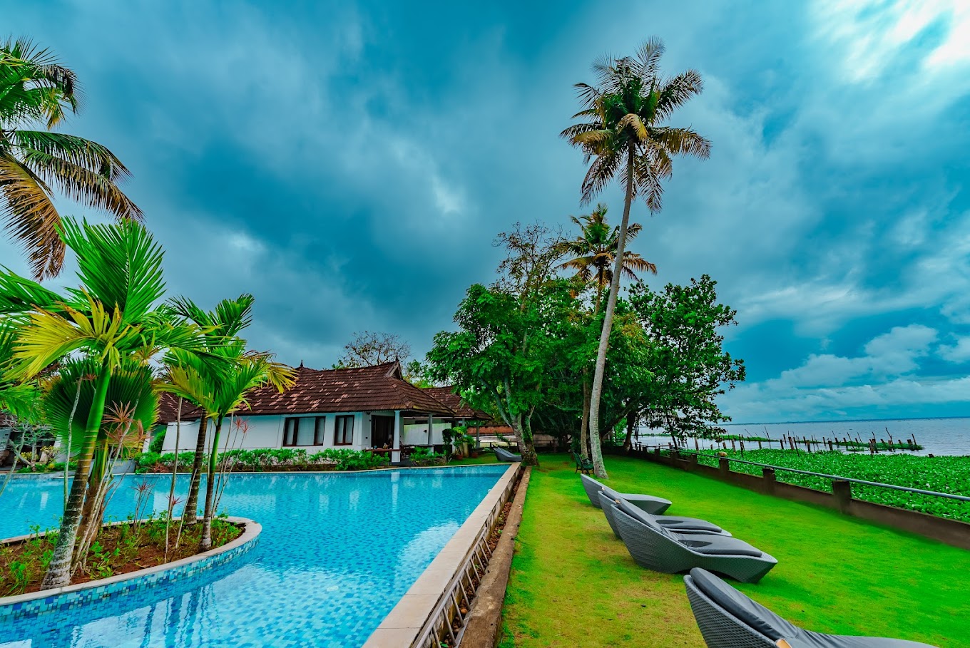 Resorts In Kumarakom: A Backwaters Retreat property View 