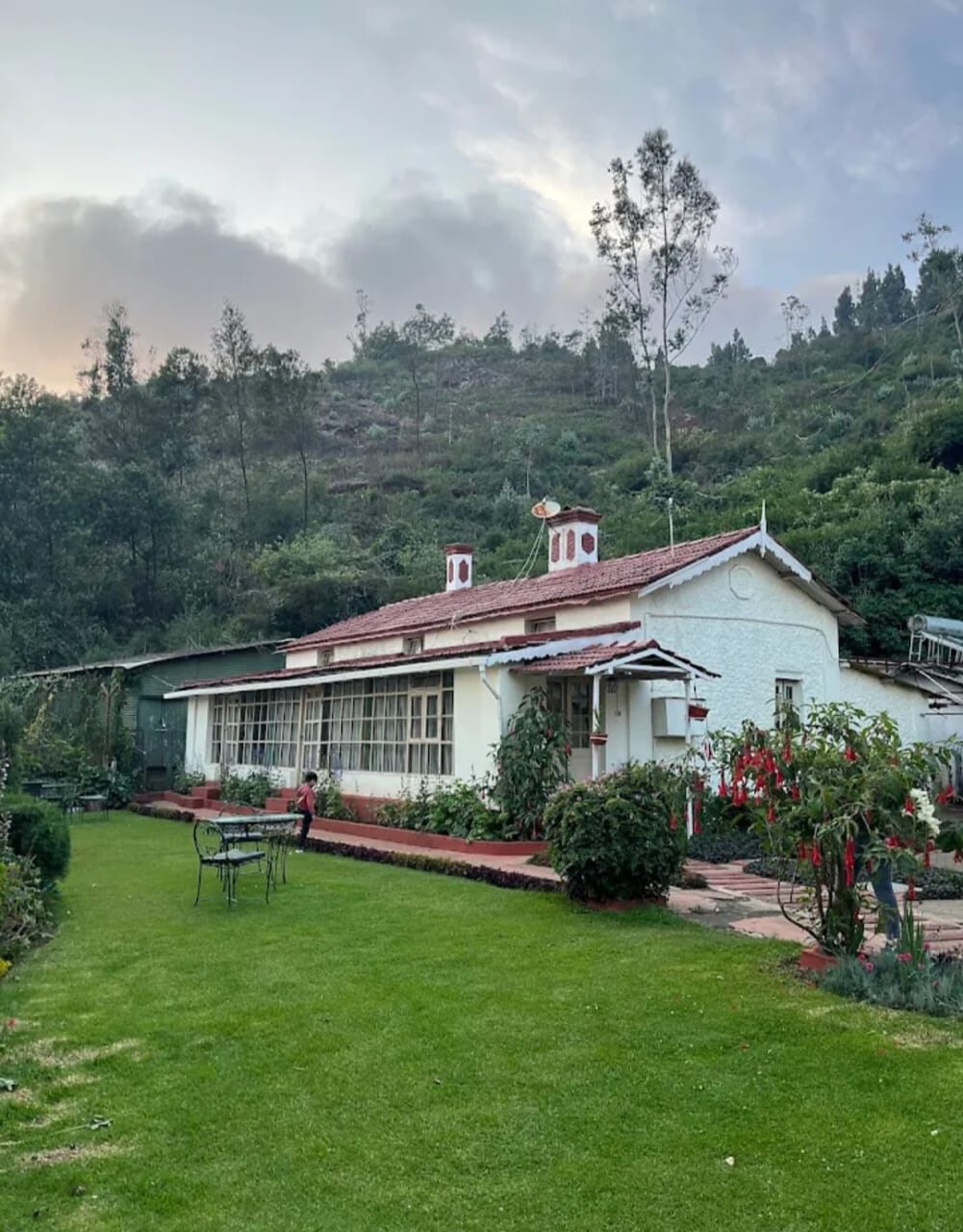 Unique Resorts In Ooty: Clifftop Stay property view