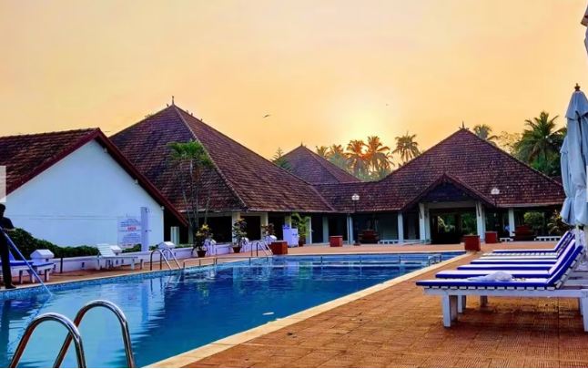  Kumarakom lakeside Haven pool view