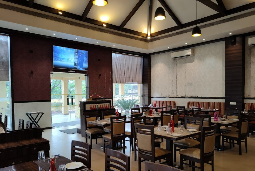 Luxury Boutique Stay In Igatpuri dining view