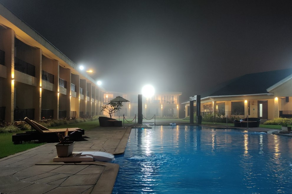 spa resorts in maharashtra: Luxury Boutique Stay In Igatpuri pool view