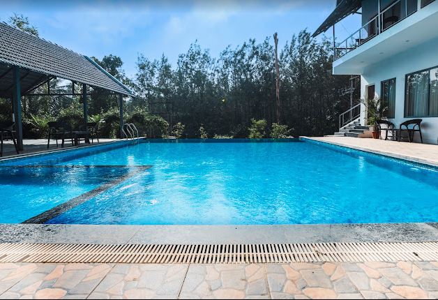 Cottages In Chikmagalur: malabar coffee hills retreat pool view