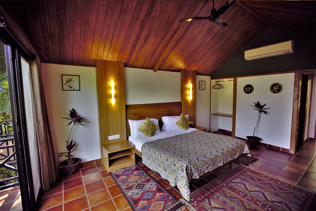 treehouses near Mumbai: scenic resort bedroom view 