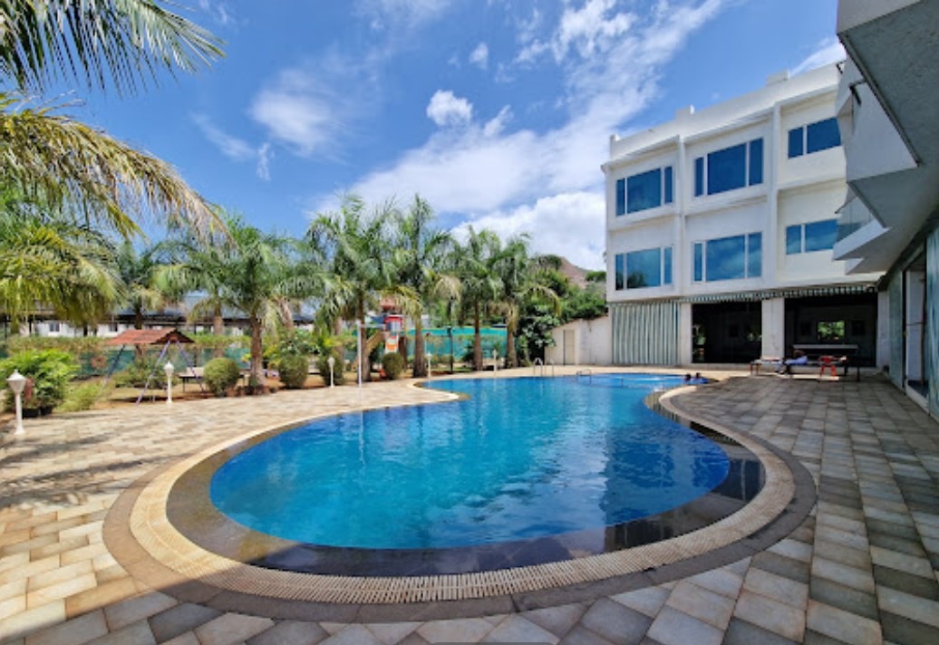 Serene Escapade Retreat: pool view