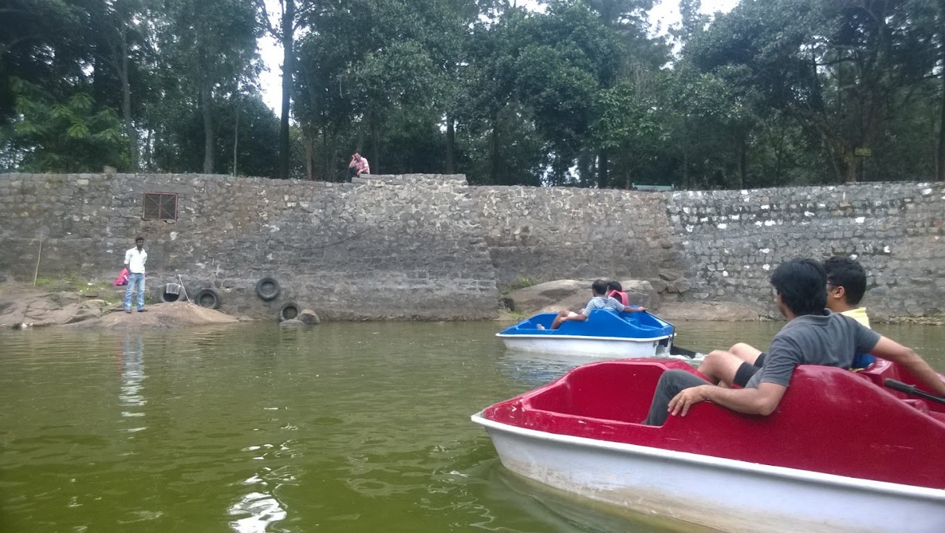 boating in the lake view