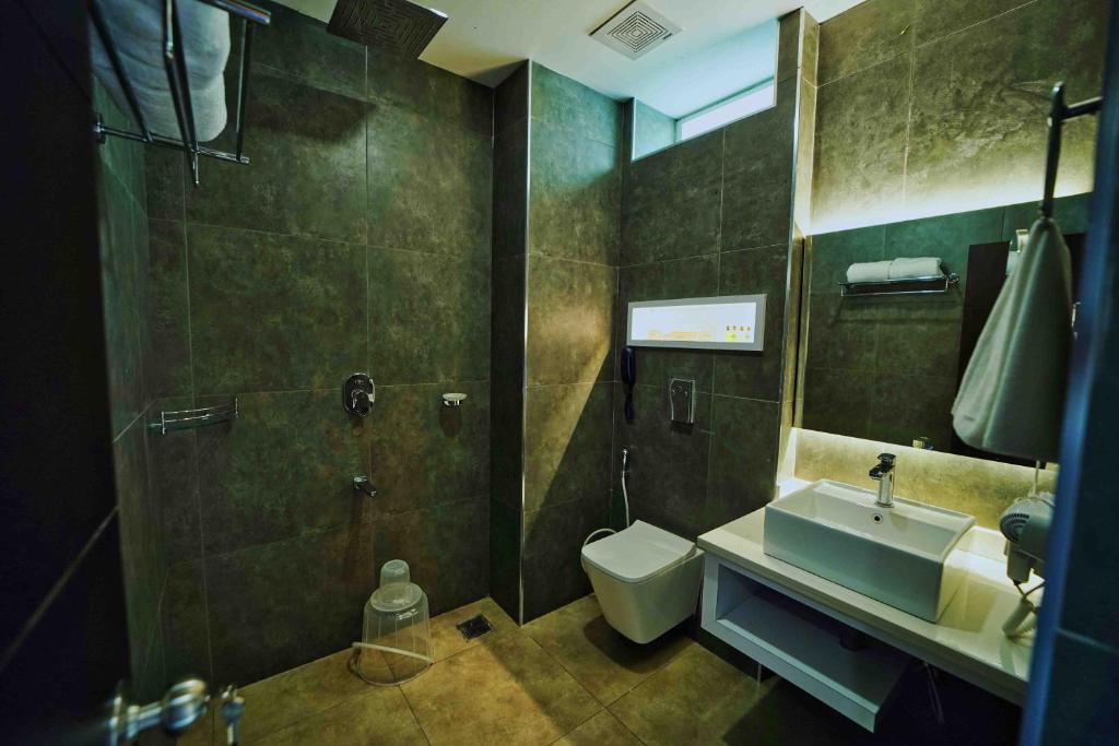 ensuite-bathroom