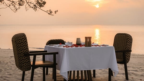 Romantic dining by the beach at the Lonavala Lake Escape