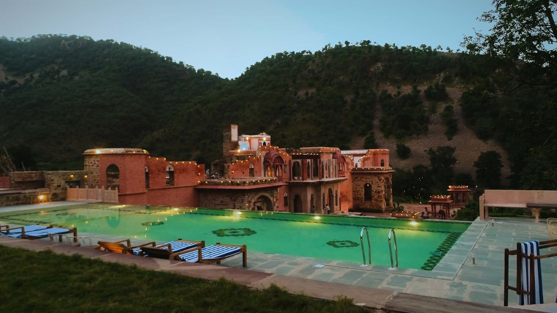 Weekend Getaways From Gurgaon Within 300 kms-The Lake View Palace swimming pool view