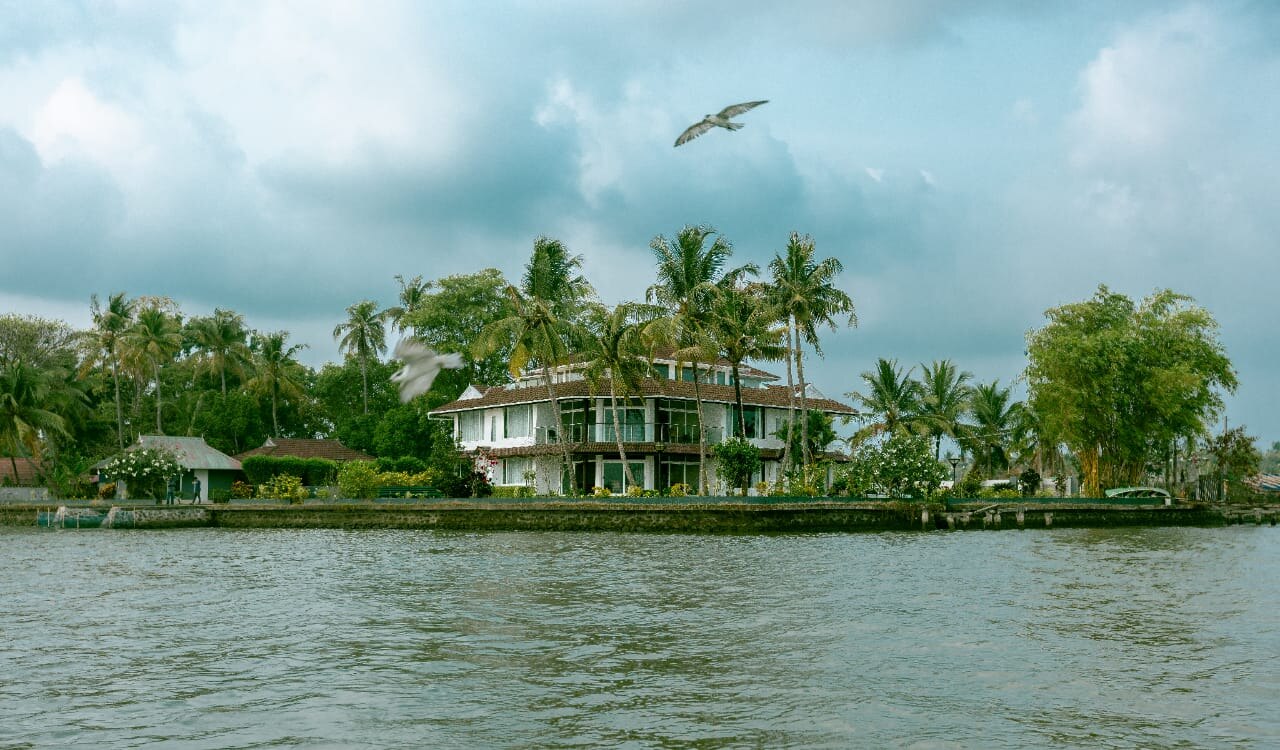 Palm Breeze Lake Retreat-Staycation in Kochi