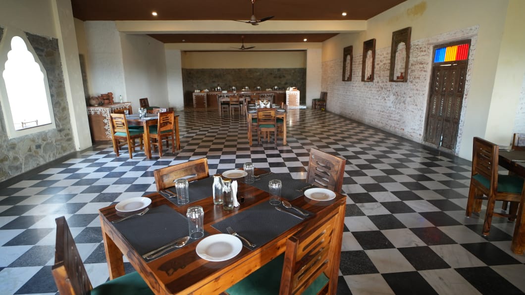 Resorts Near Noida To Celebrate New Year's: Village retreat in Sariska-dining view