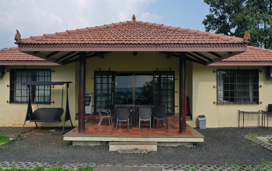 Scenic Mountain Resort With A Lake: Igatpuri In Monsoon property view