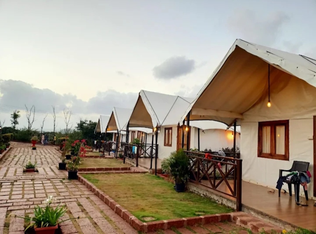 Resort In Mahabaleshwar With Infinity Pool- The Countryside Stay tent rooms view