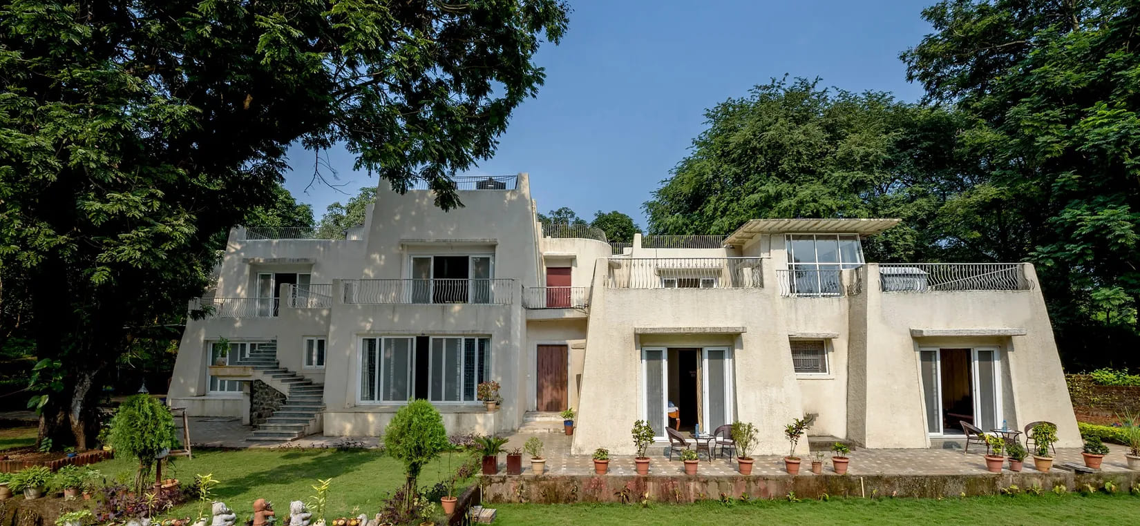 family villas for January long weekends near Pune