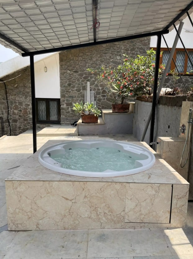 Oudoor jacuzzi at the Lonavala Mountain View Escape