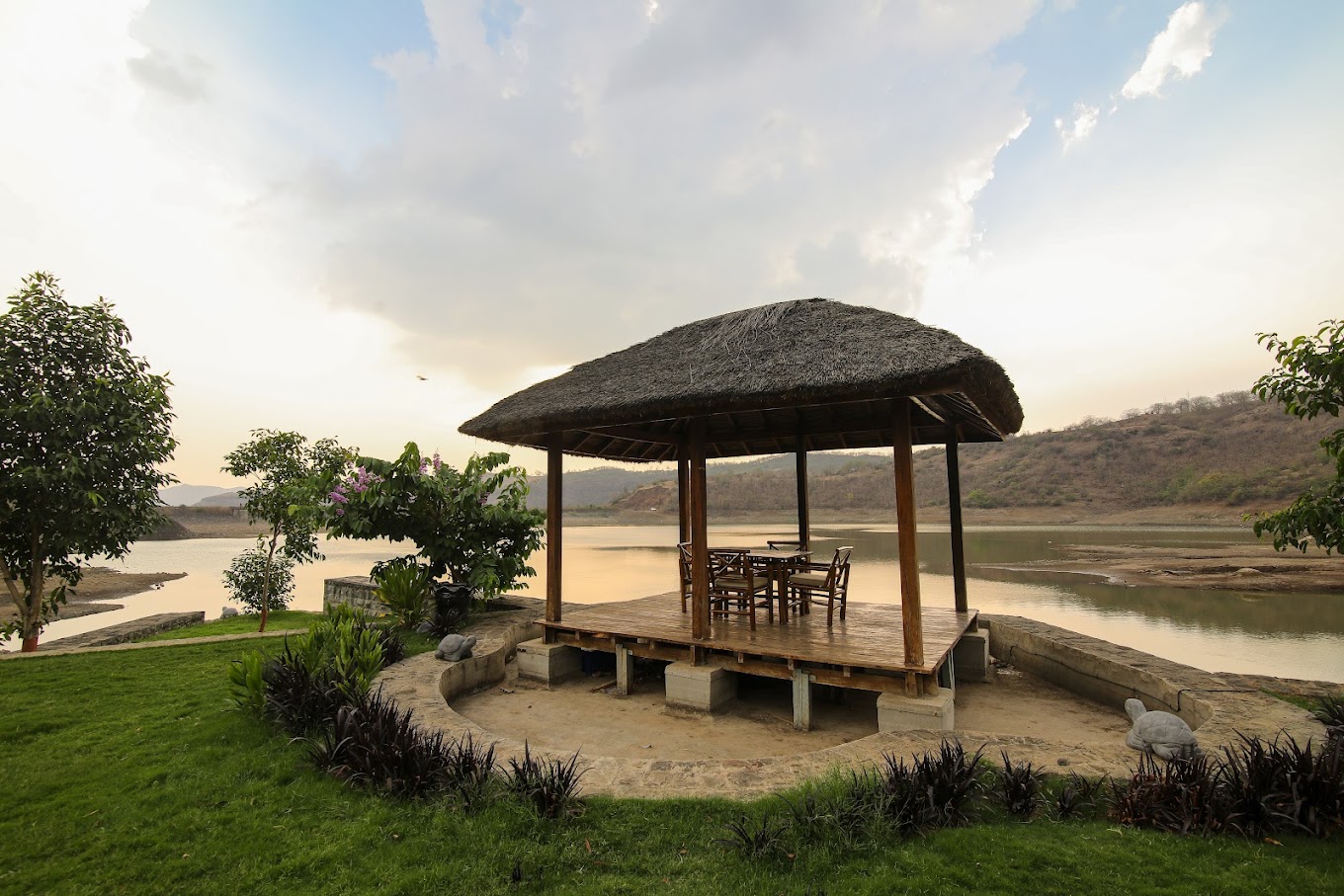 lakeside resorts near pune