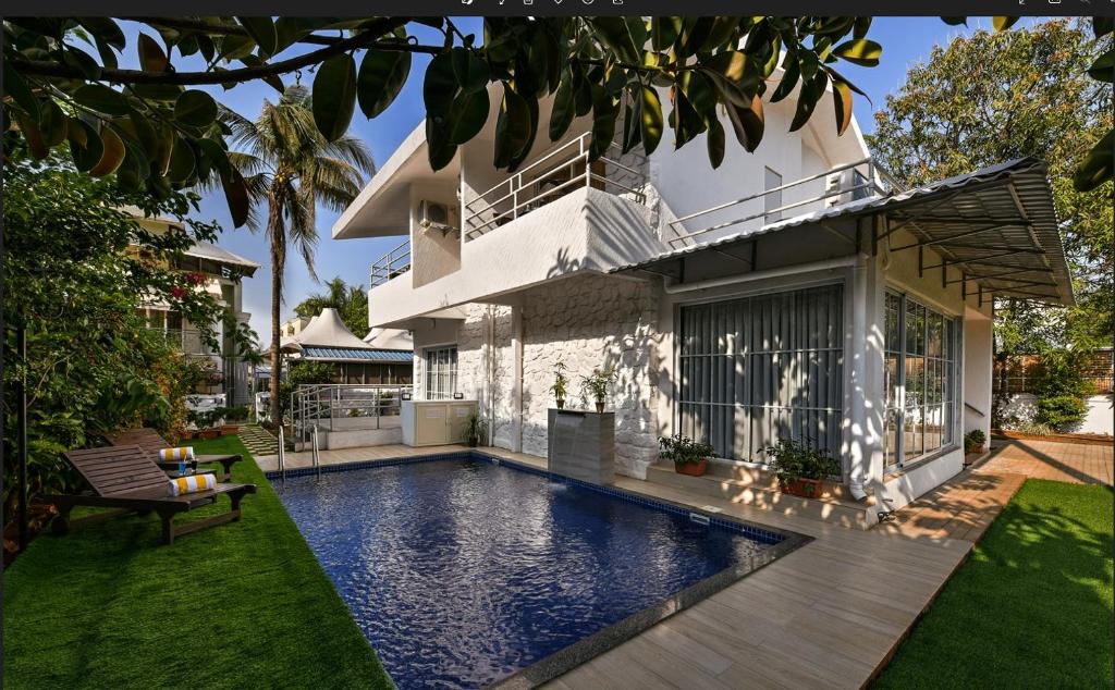  swimming pool at the Countryside Hideaway, one of the best resorts in Lonavala for a corporate outing 