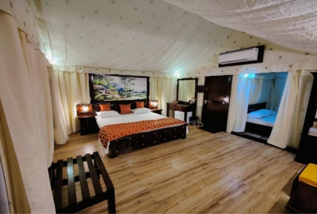 bedroom-inside-the-tent