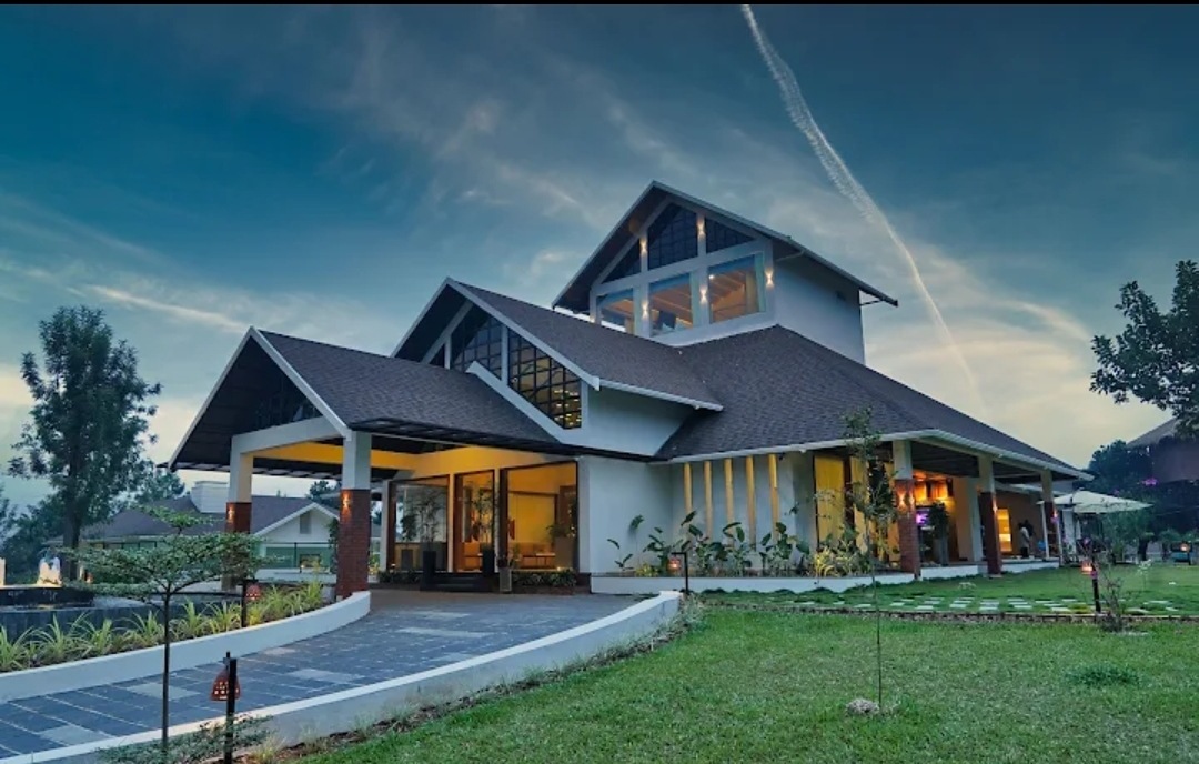 exterior view of the Treetop Escape Resorts, one of the best monsoon getaways in Kerala