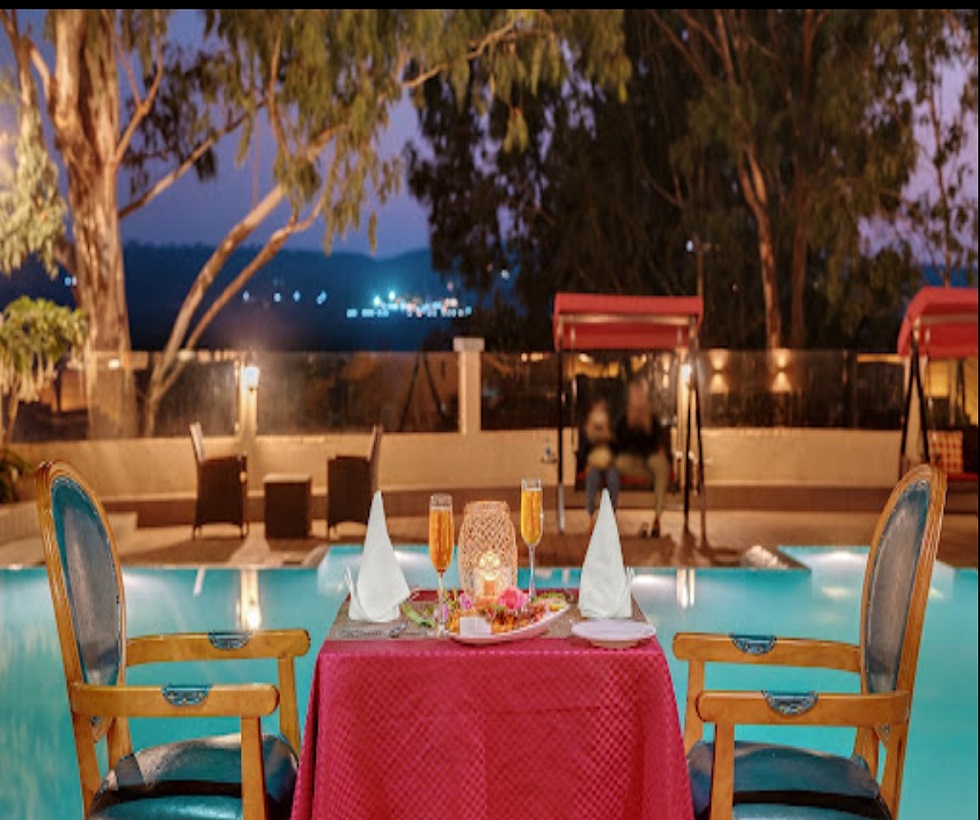 date-in-front-of-the-pool