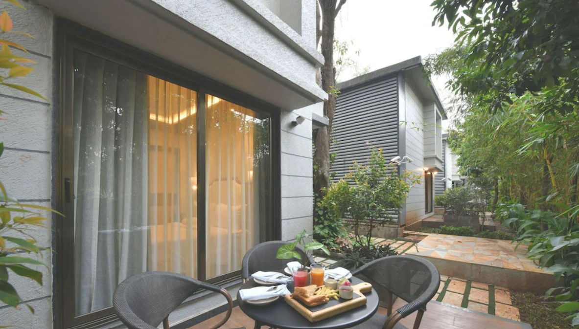 breakfast-in-the-balcony