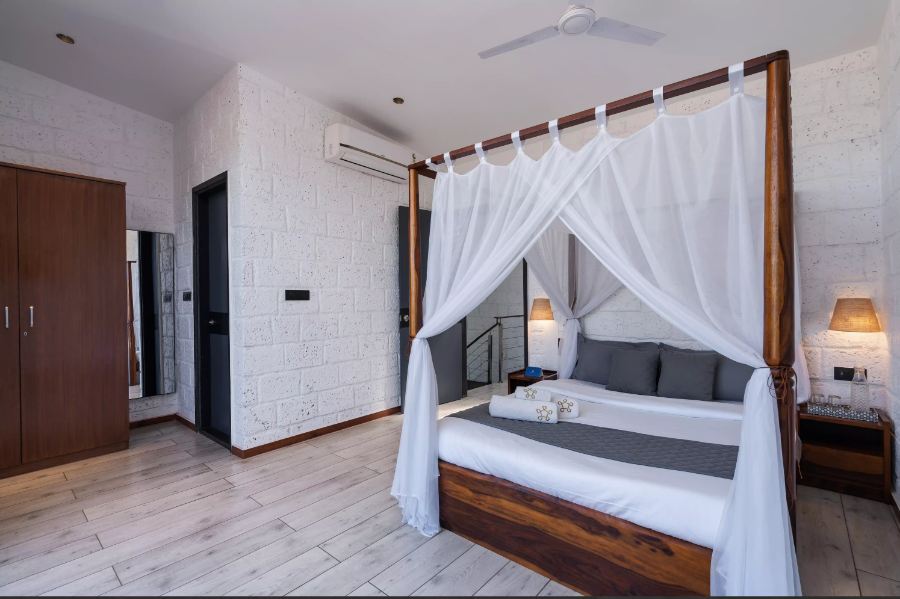 Romantic Resorts Near Pune 4-poster-bed