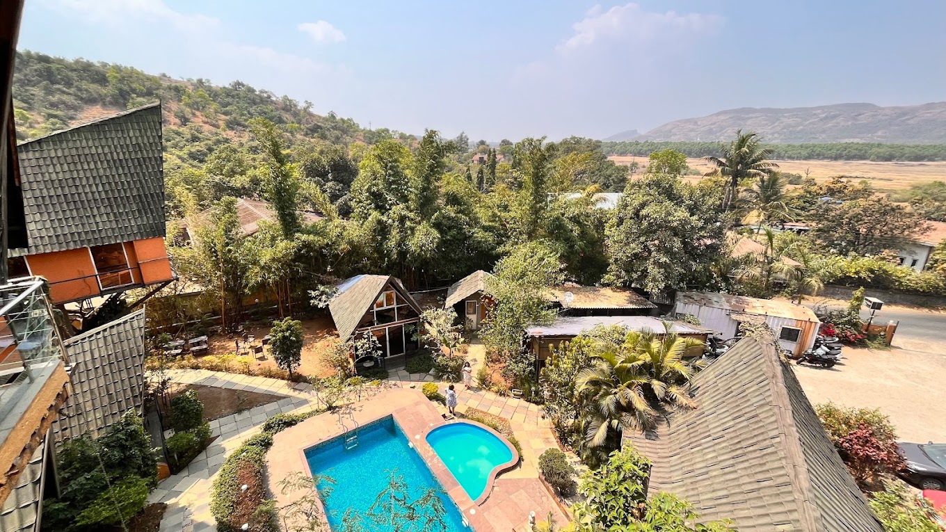 cottages-with-pool-view