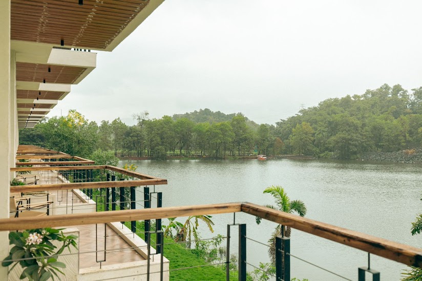 balcony-with-lake-view