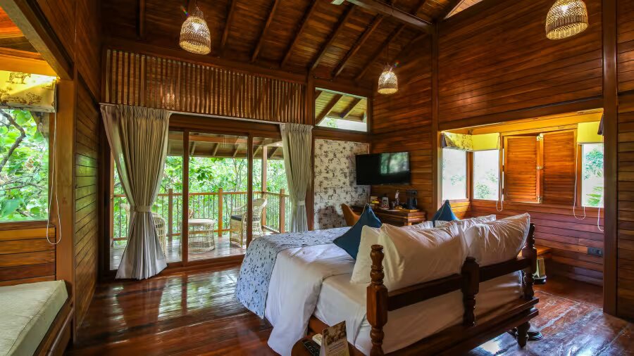 bedroom-with-a-balcony