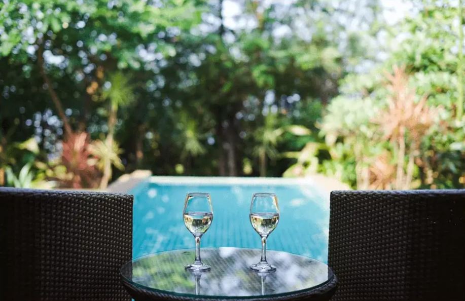 date-by-the-poolside