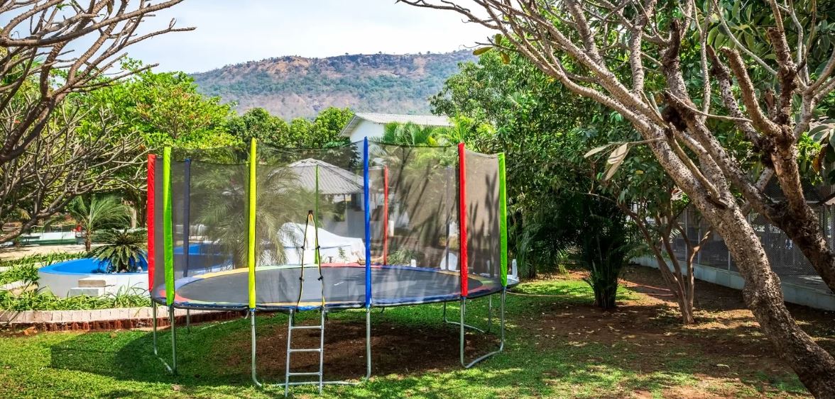 trampoline-pool