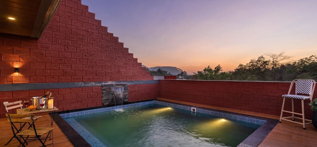 Villas In Lonavala pool