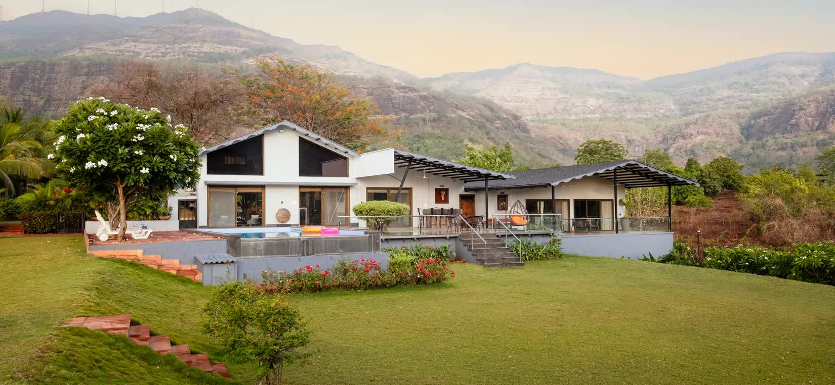 Villas near Mumbai with activities