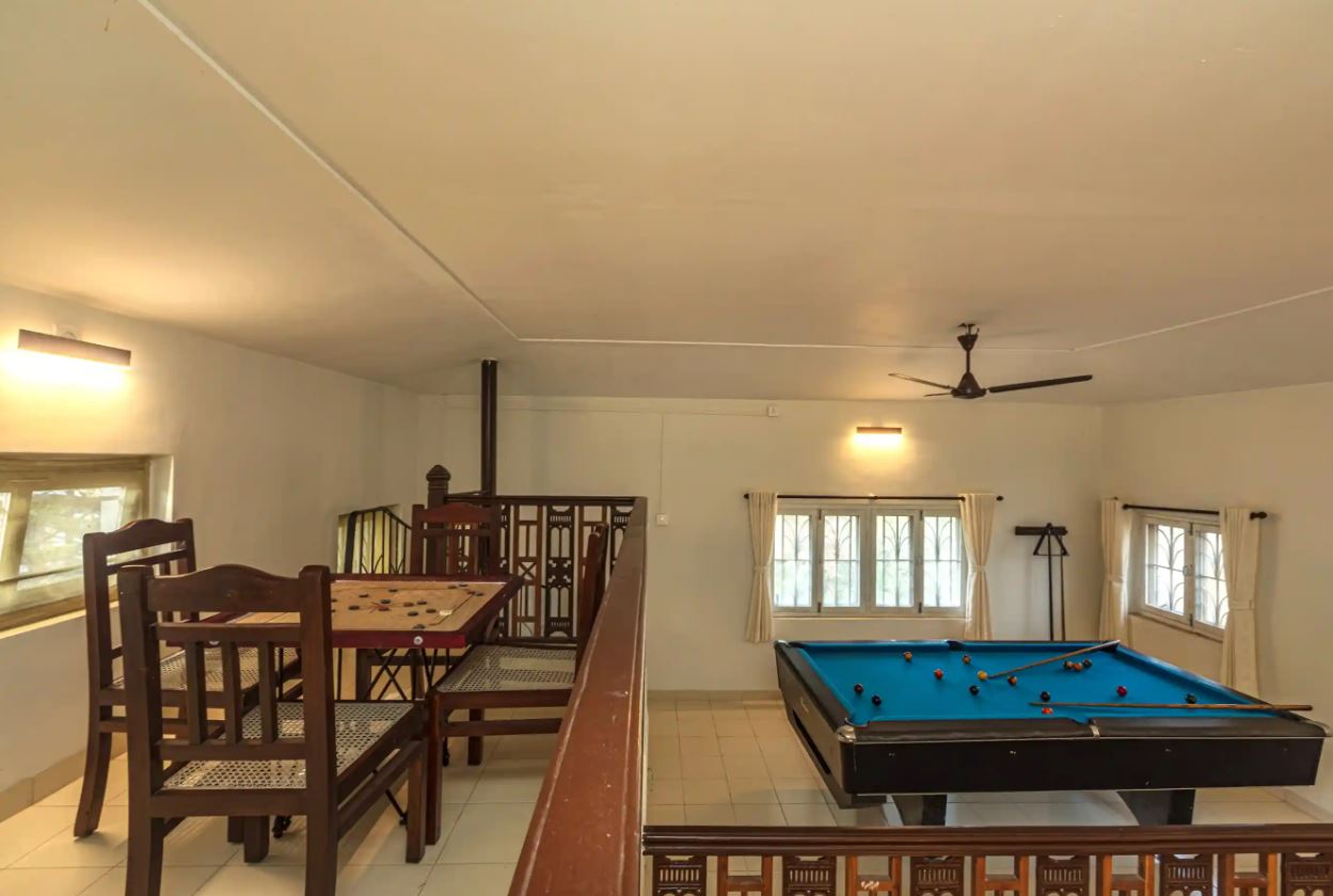 carrom-and-pool-table