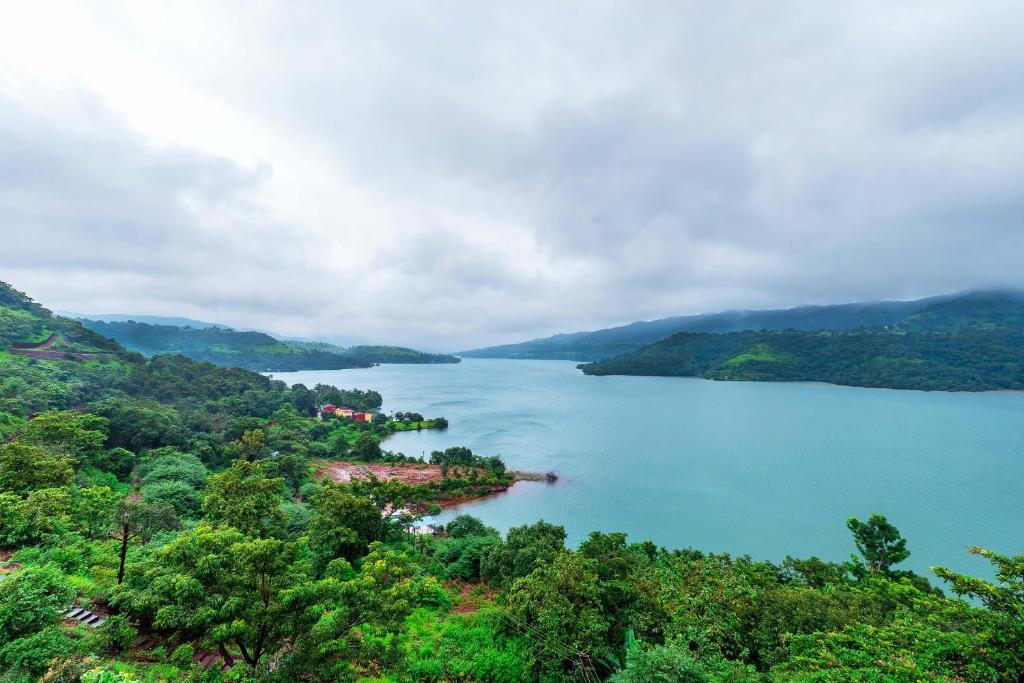 lake view villas from Mumbai for January long weekends in 2025