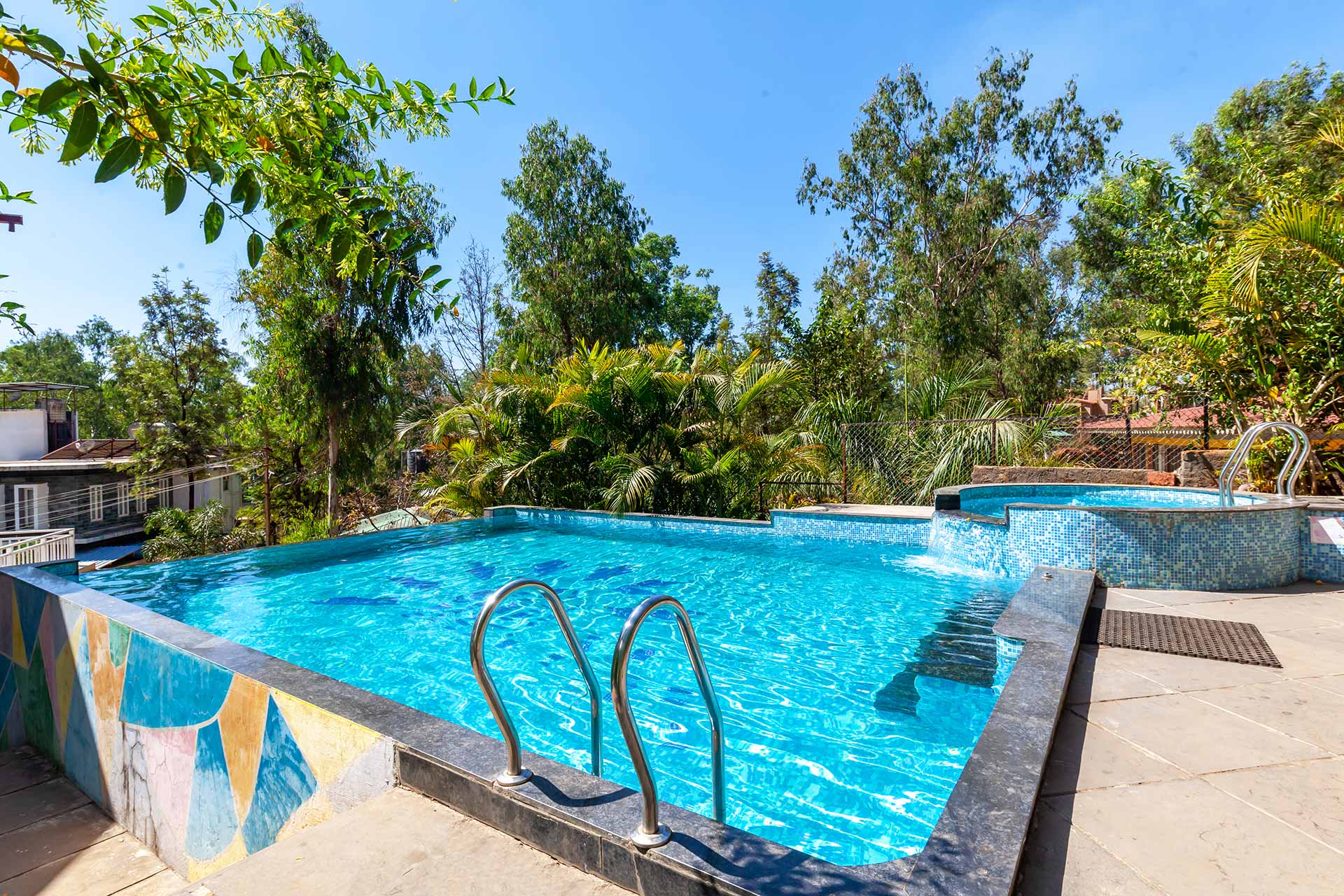 luxury villas in Panchgani for January holidays