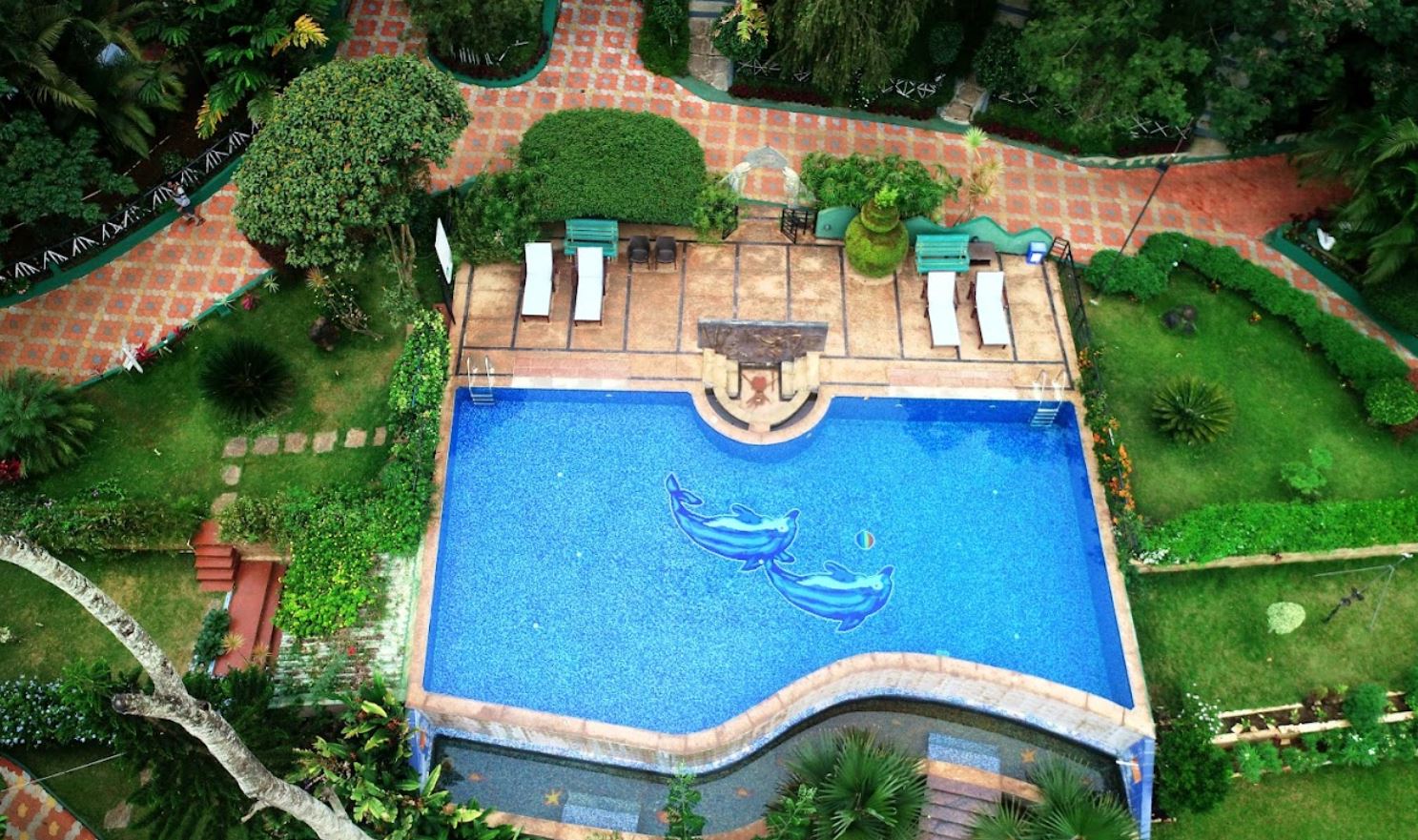 romantic getaways for Valentines near Bangalore with pool in 2025